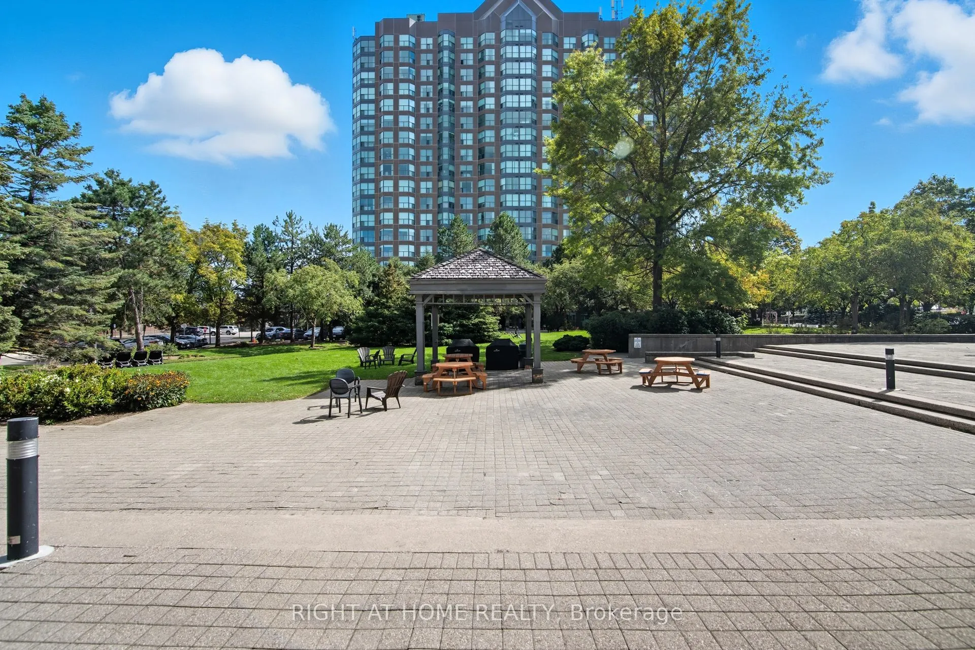 2155 Burnhamthorpe Road W, #909