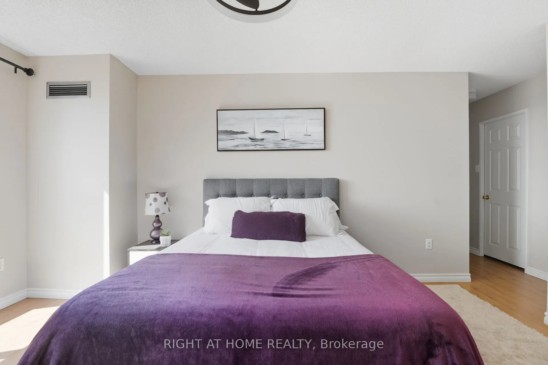 2155 Burnhamthorpe Road W, #909