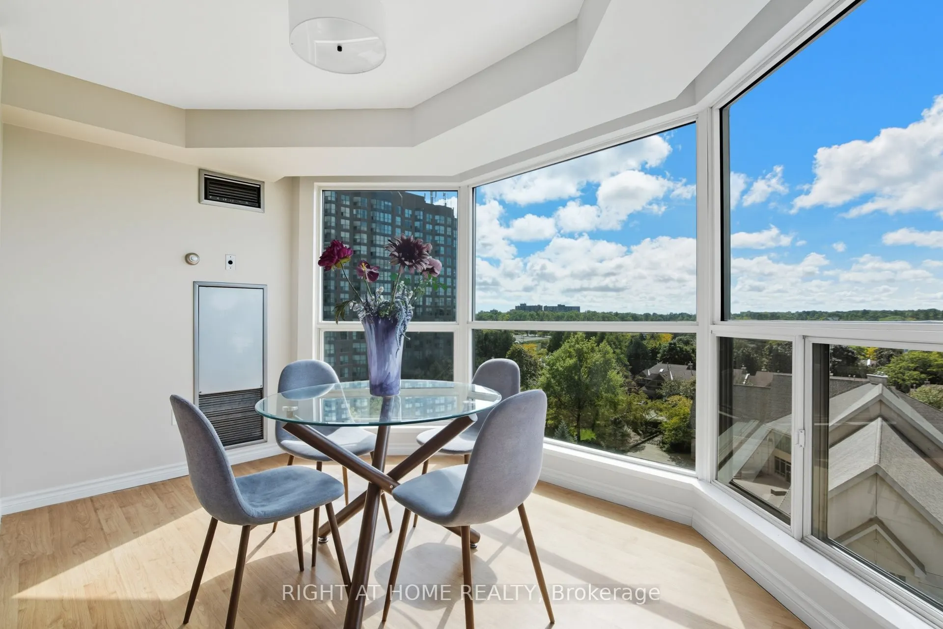 2155 Burnhamthorpe Road W, #909