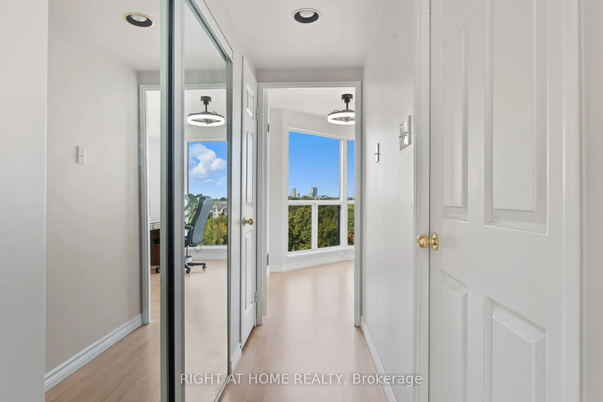 2155 Burnhamthorpe Road W, #909