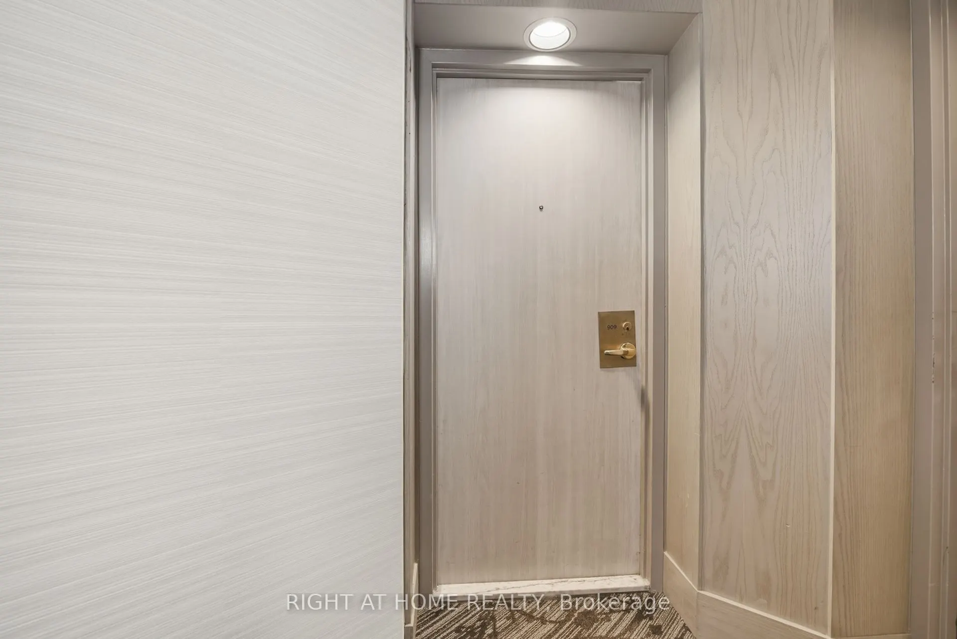 2155 Burnhamthorpe Road W, #909