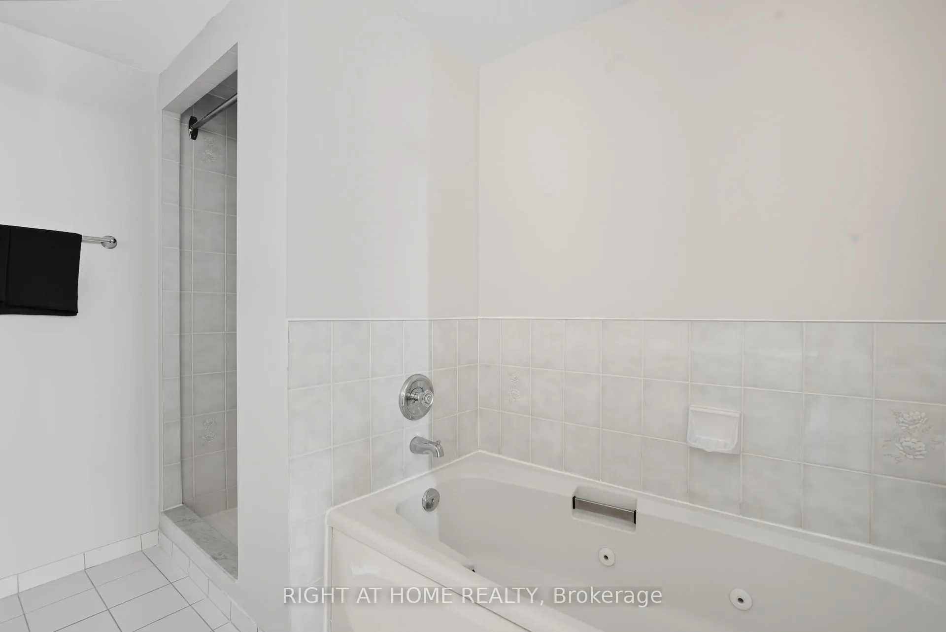 2155 Burnhamthorpe Road W, #909