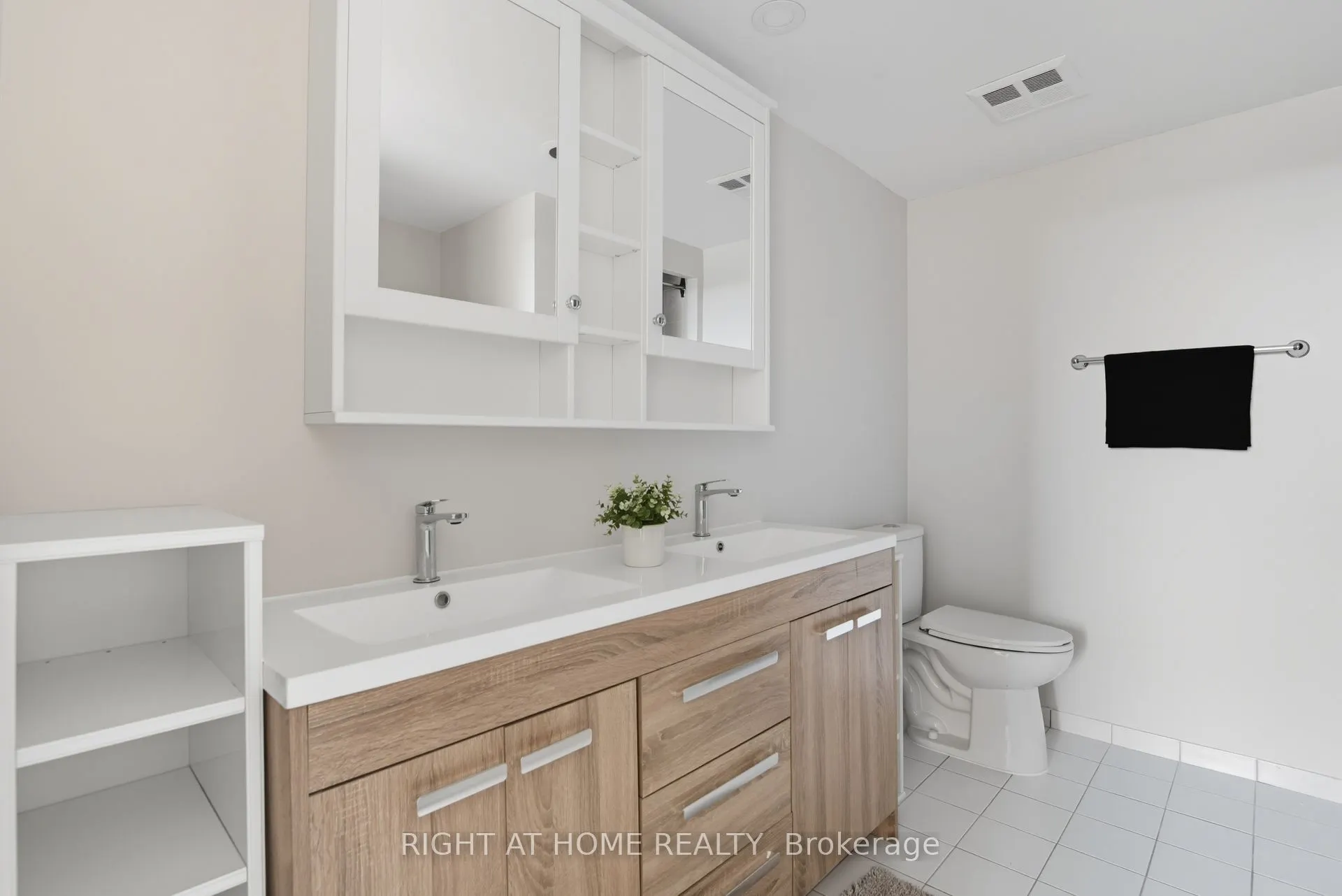 2155 Burnhamthorpe Road W, #909