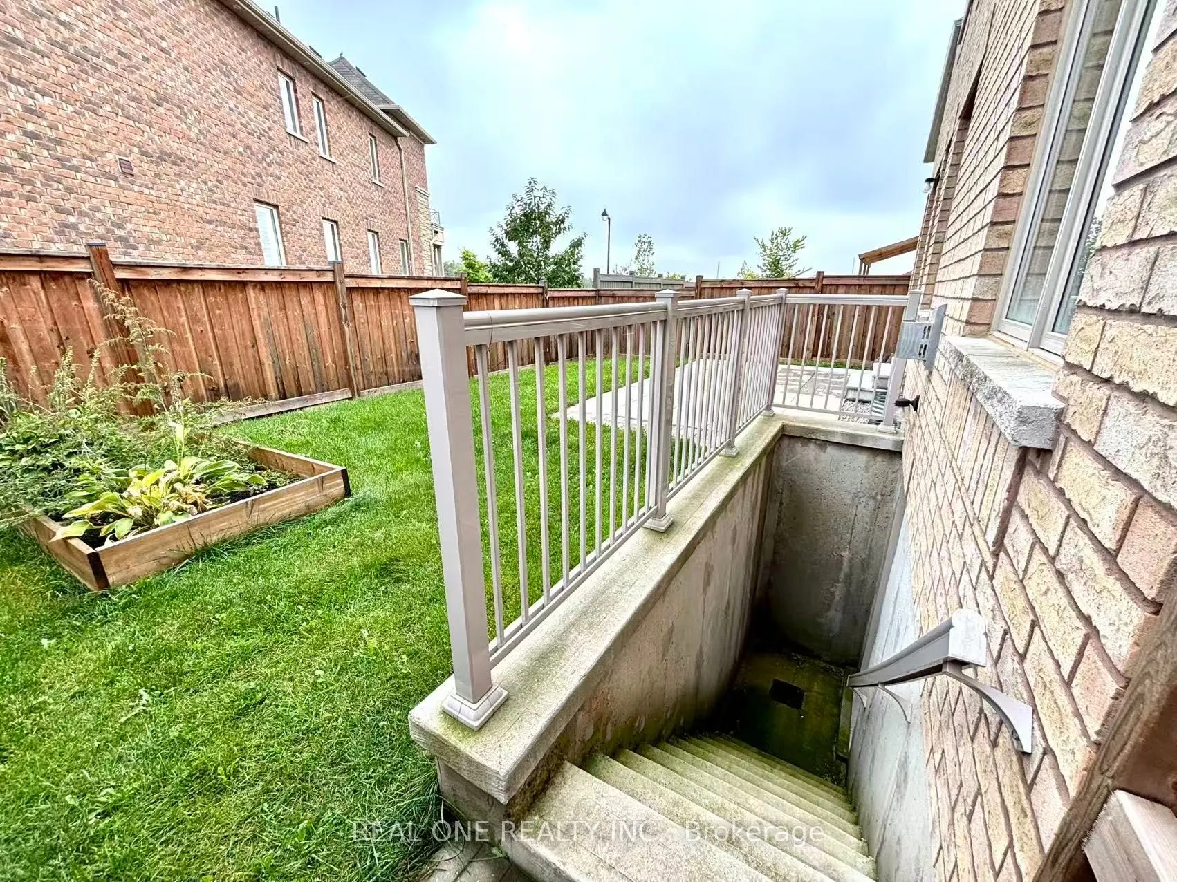 1543 Leger Way