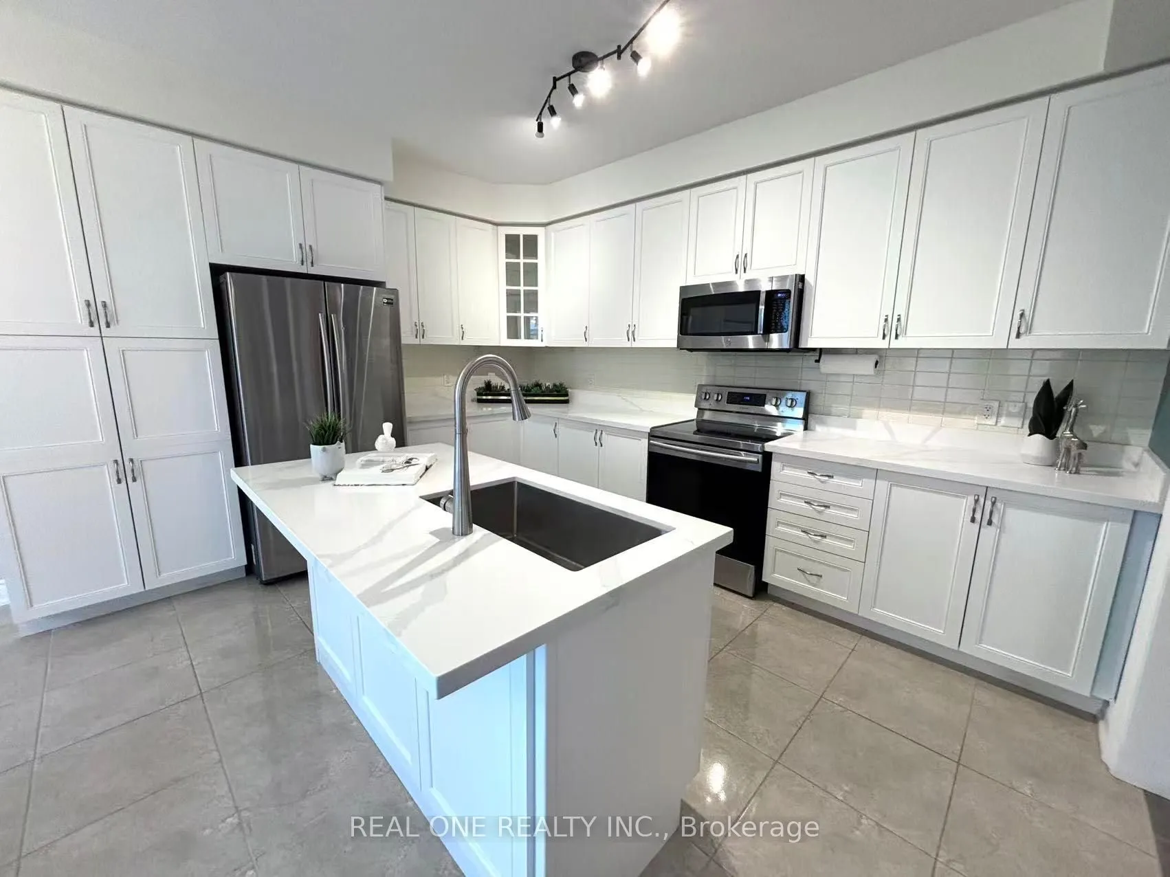 1543 Leger Way