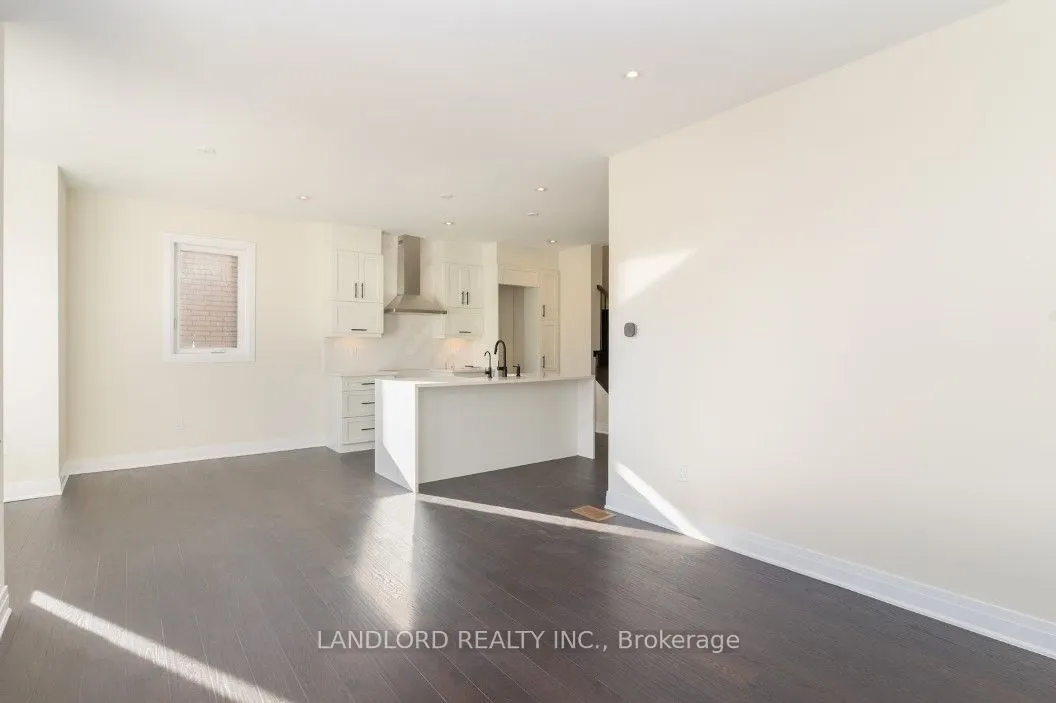 102 Settlers Road E
