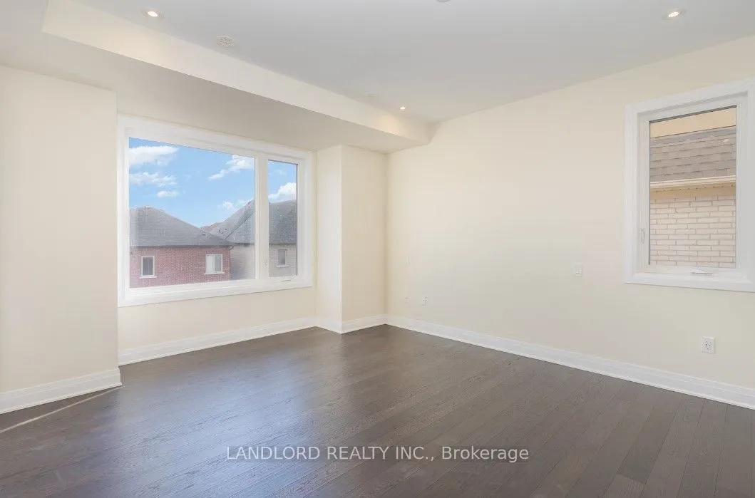 102 Settlers Road E