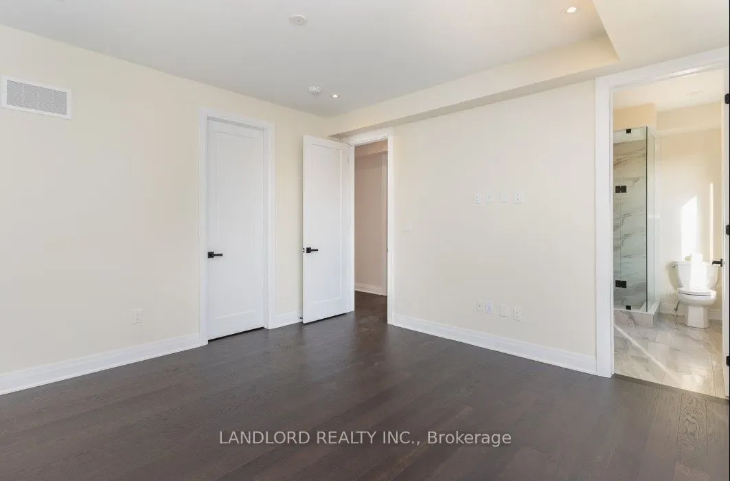 102 Settlers Road E