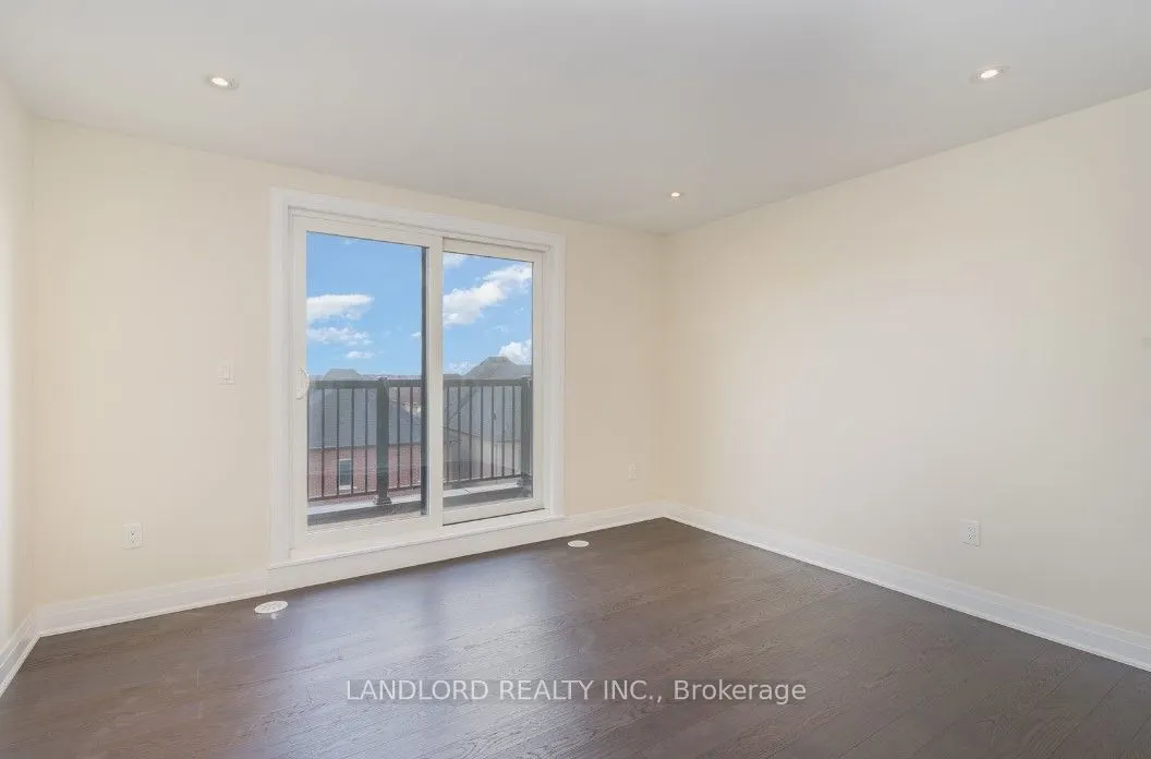 102 Settlers Road E