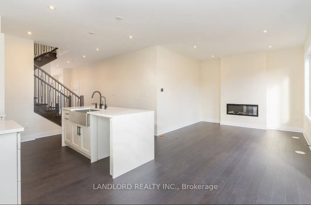 102 Settlers Road E