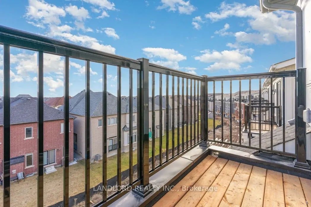 102 Settlers Road E