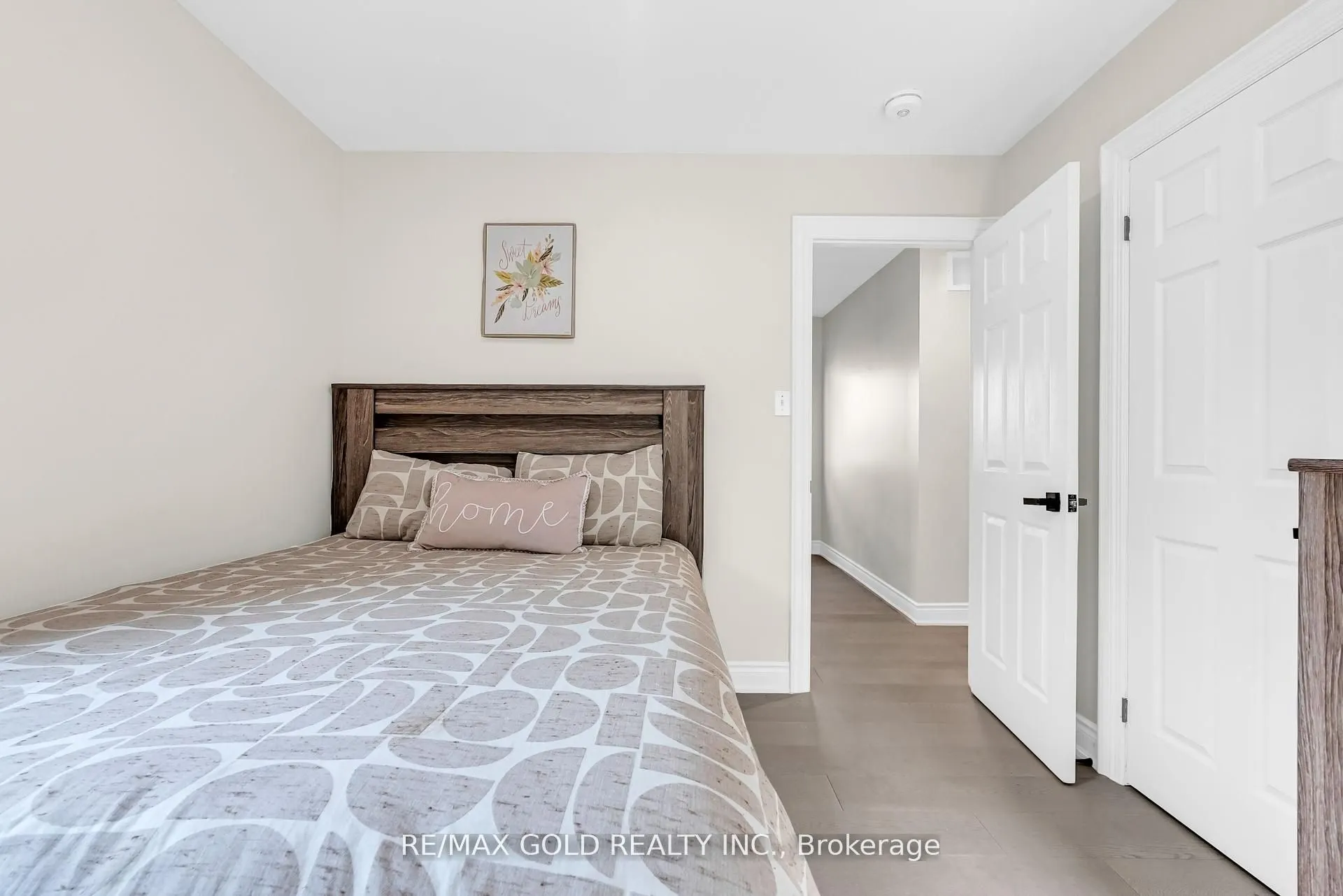 2901 Gardenview Crescent