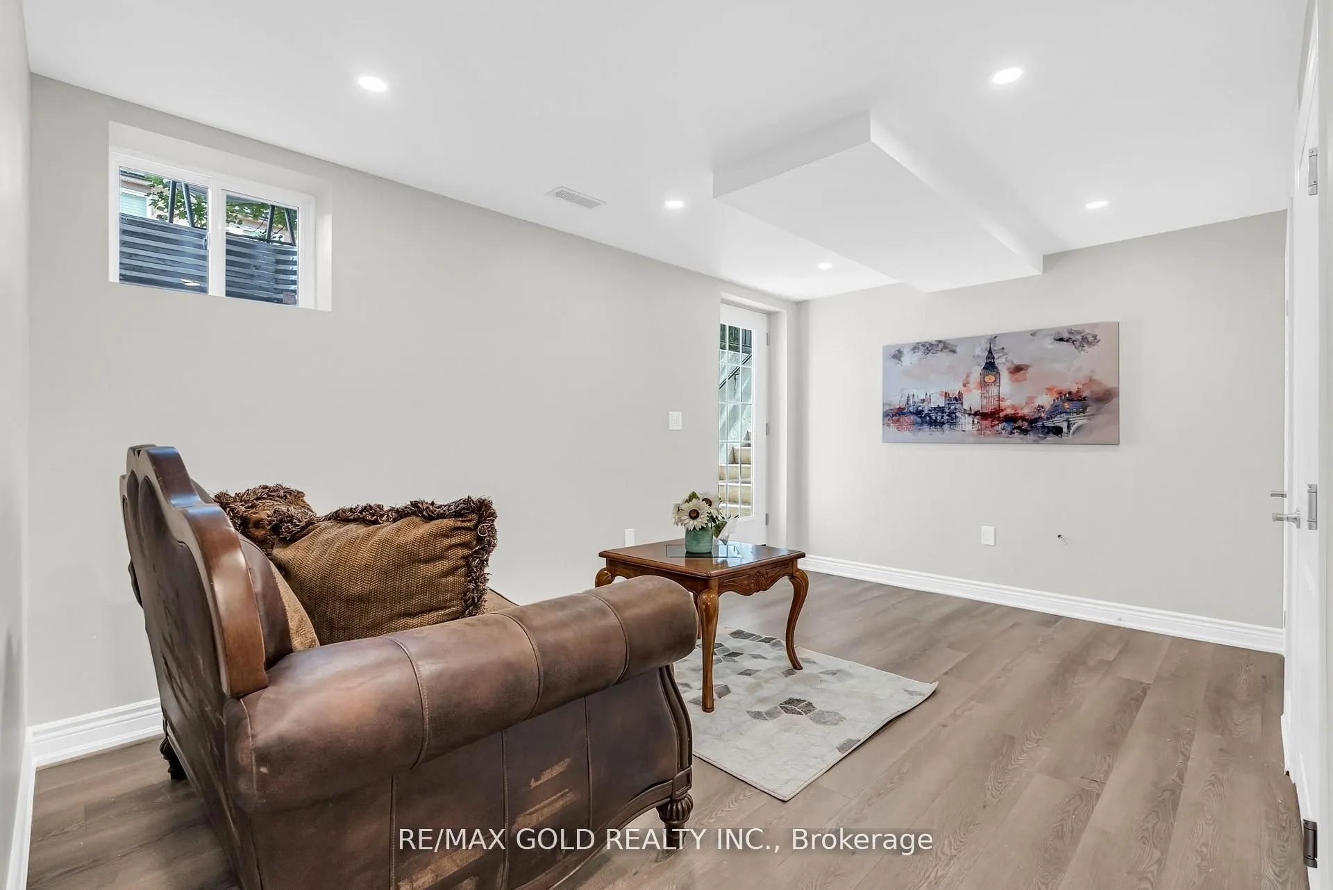 2901 Gardenview Crescent