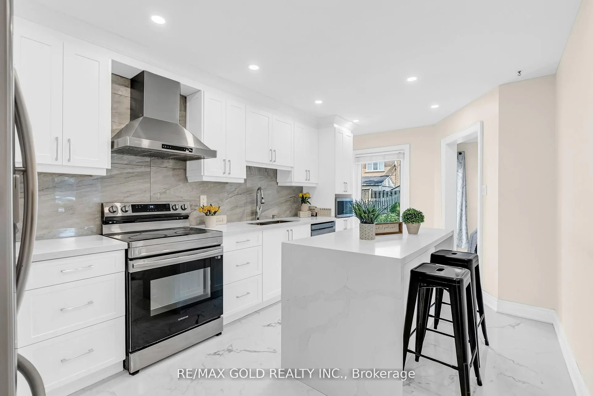 2901 Gardenview Crescent