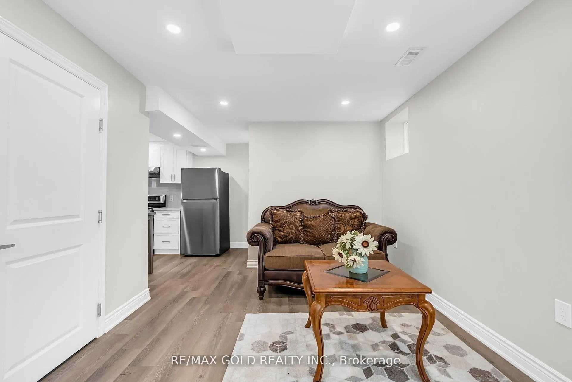 2901 Gardenview Crescent