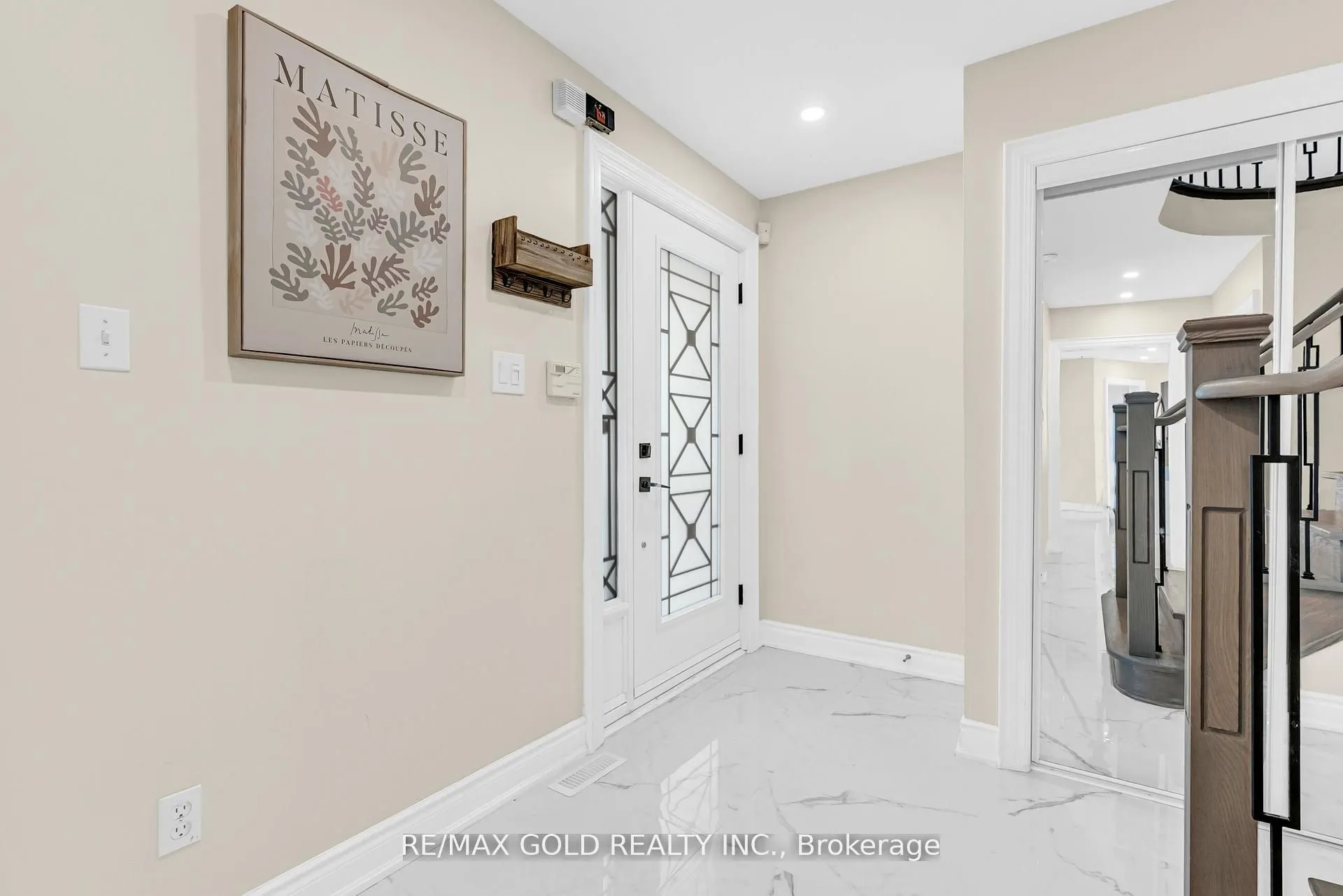 2901 Gardenview Crescent