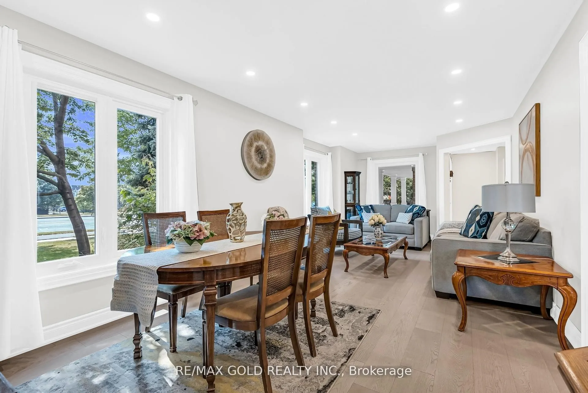 2901 Gardenview Crescent