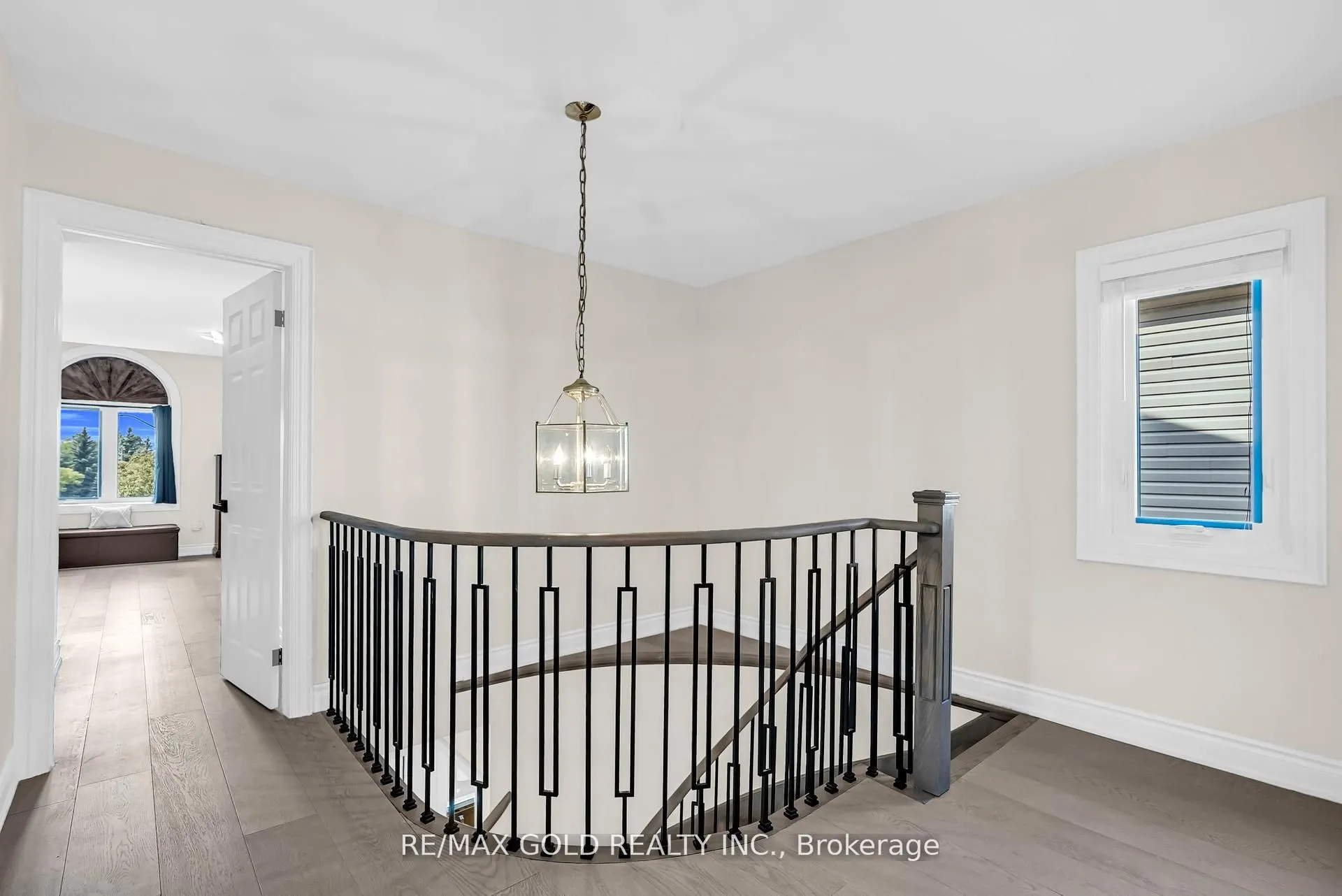 2901 Gardenview Crescent