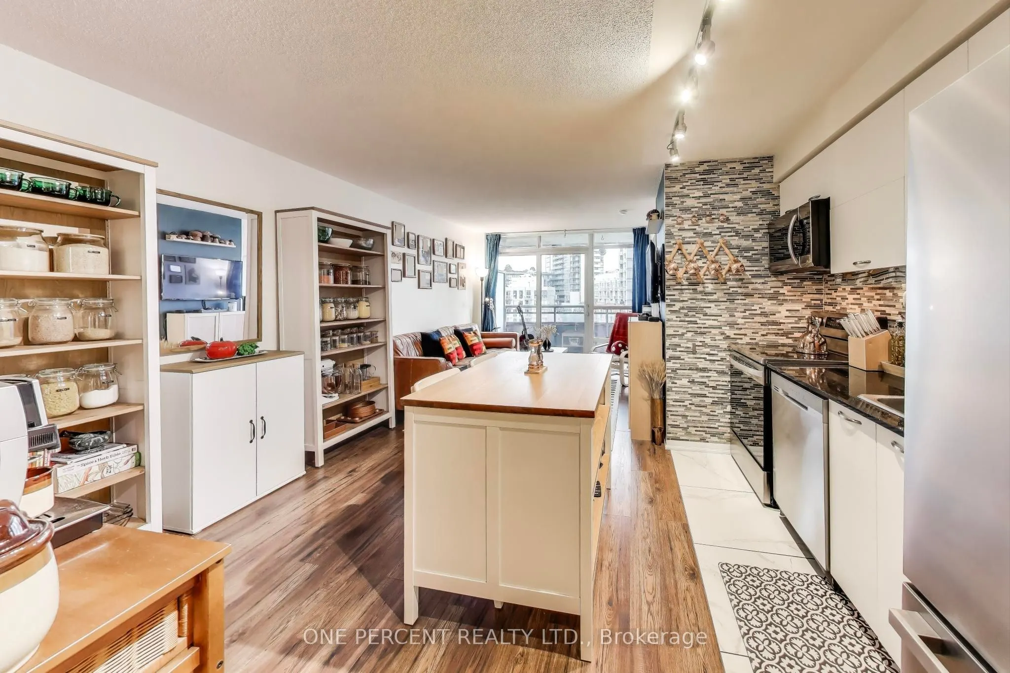 38 Joe Shuster Way, #723