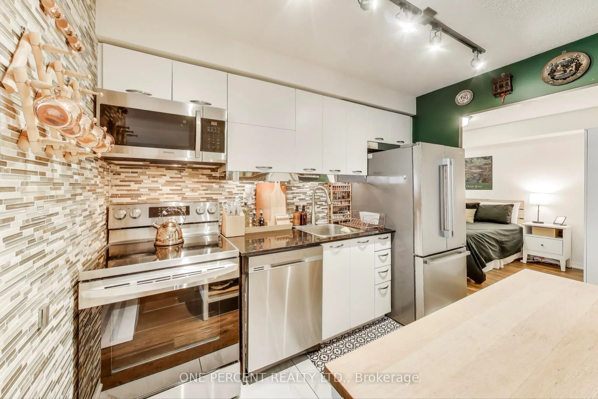 38 Joe Shuster Way, #723
