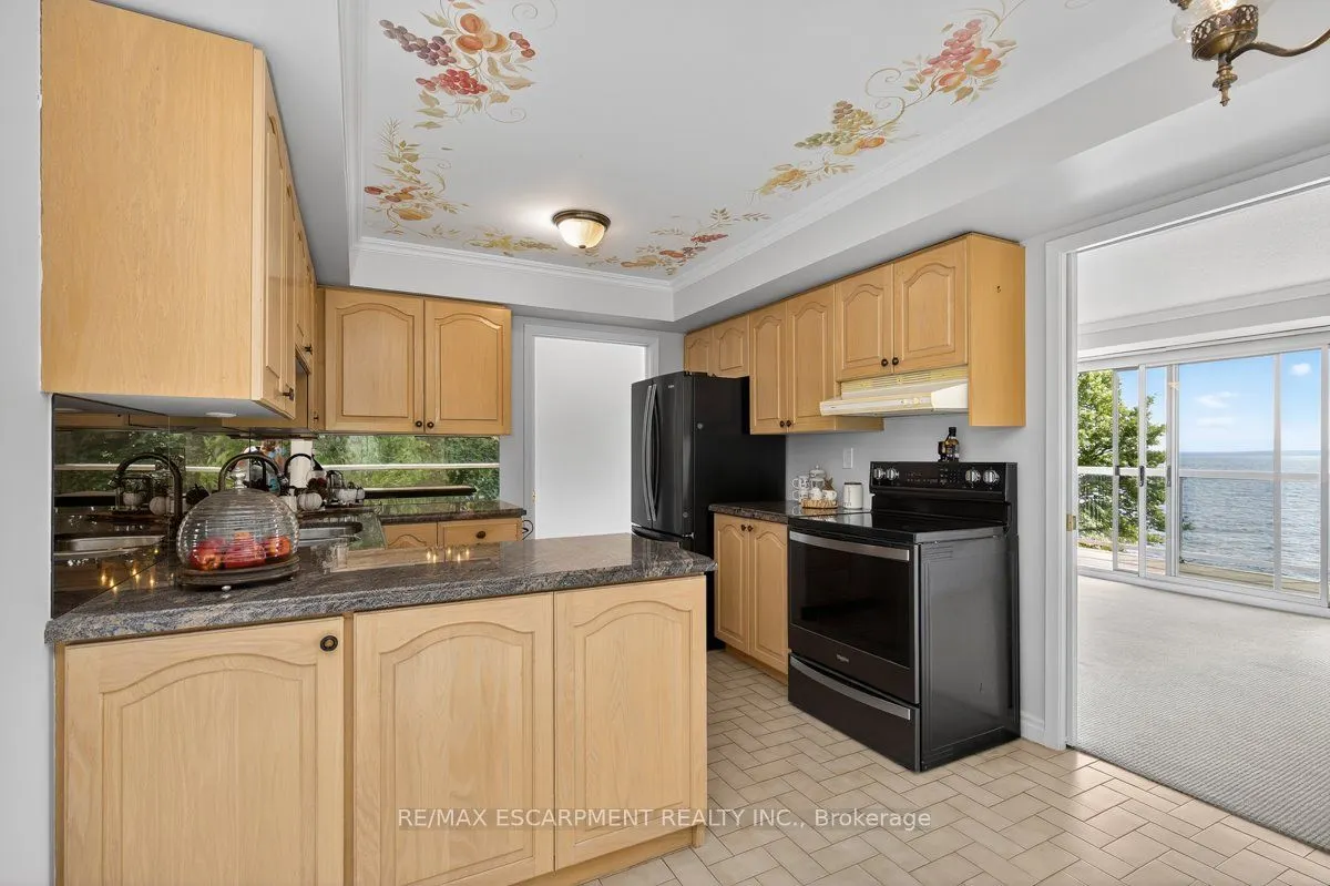 2210 Lakeshore Road, #203