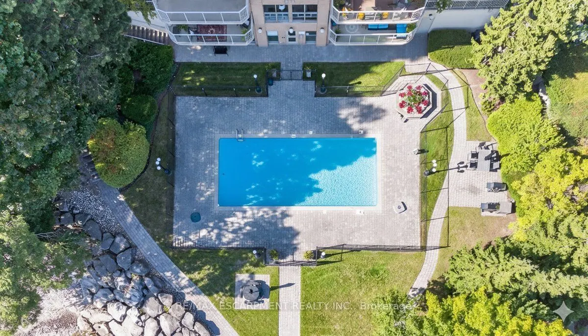 2210 Lakeshore Road, #203