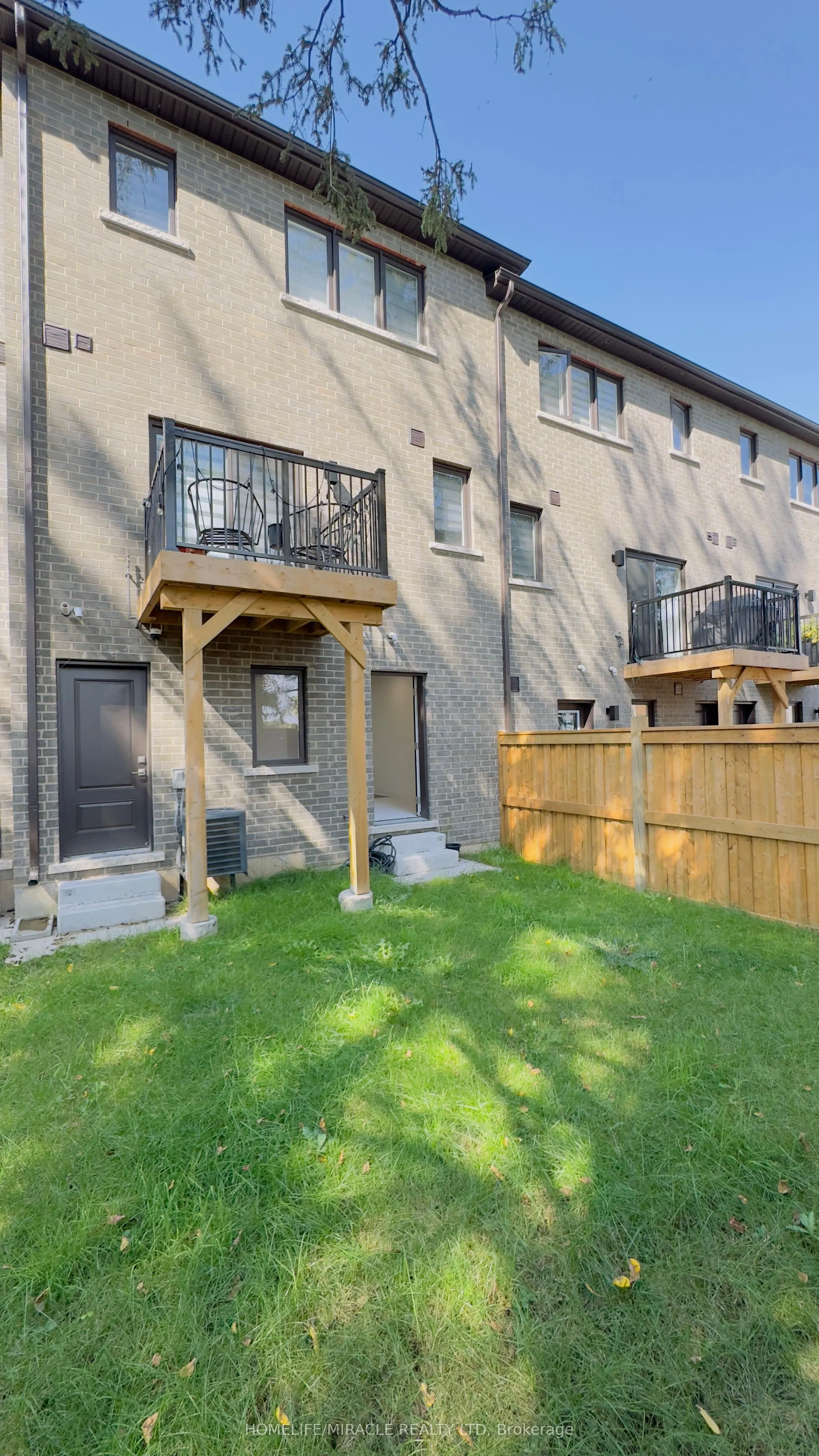 9 Briar Court