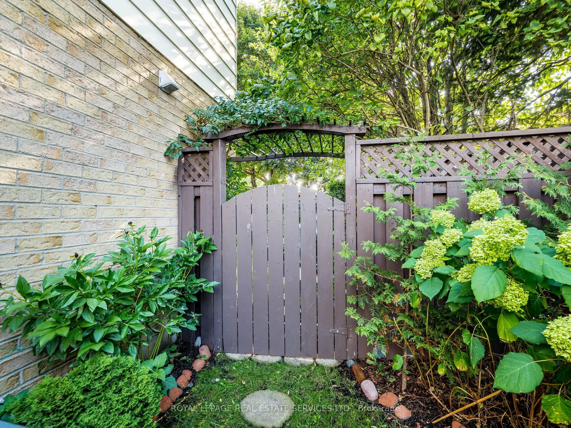 77 Martindale Crescent