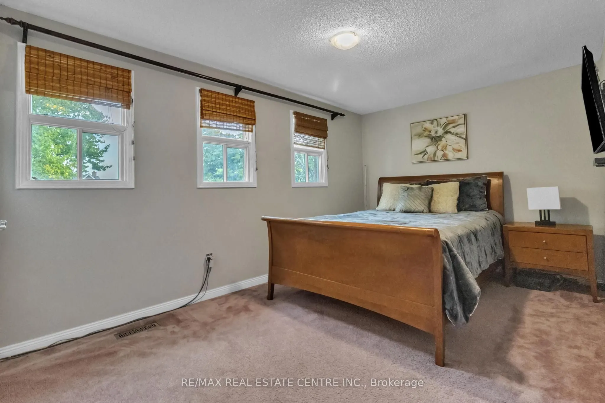 23 Oleander Crescent N