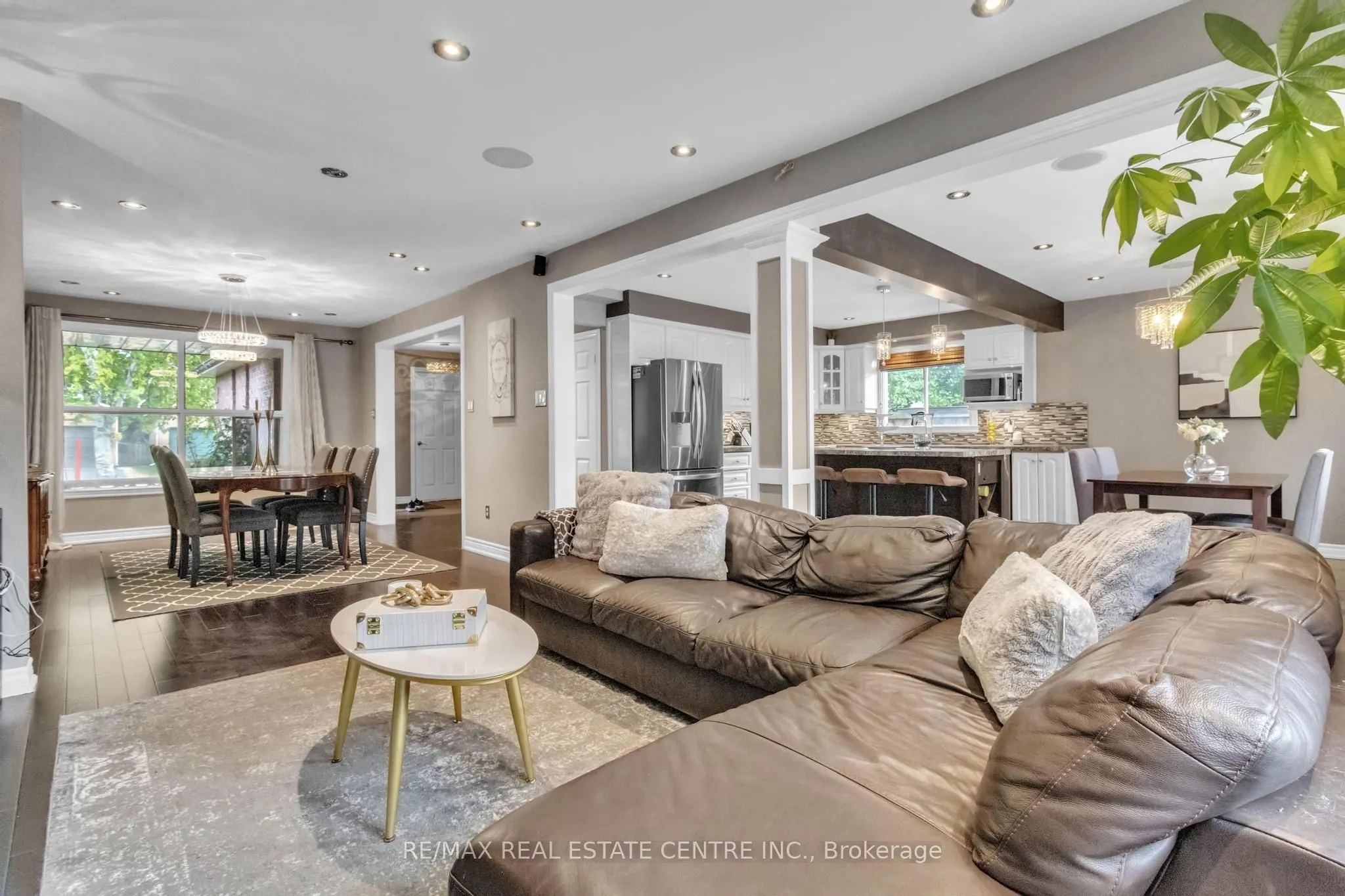 23 Oleander Crescent N