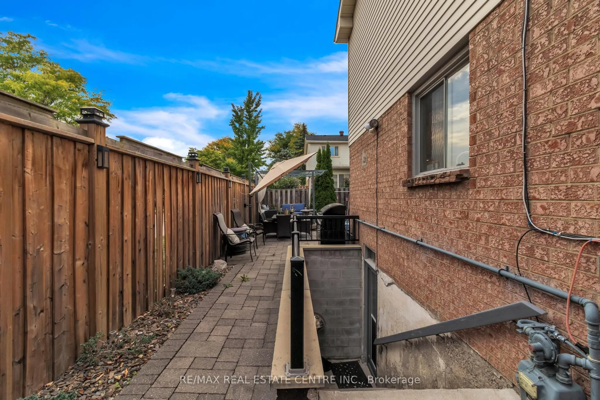23 Oleander Crescent N