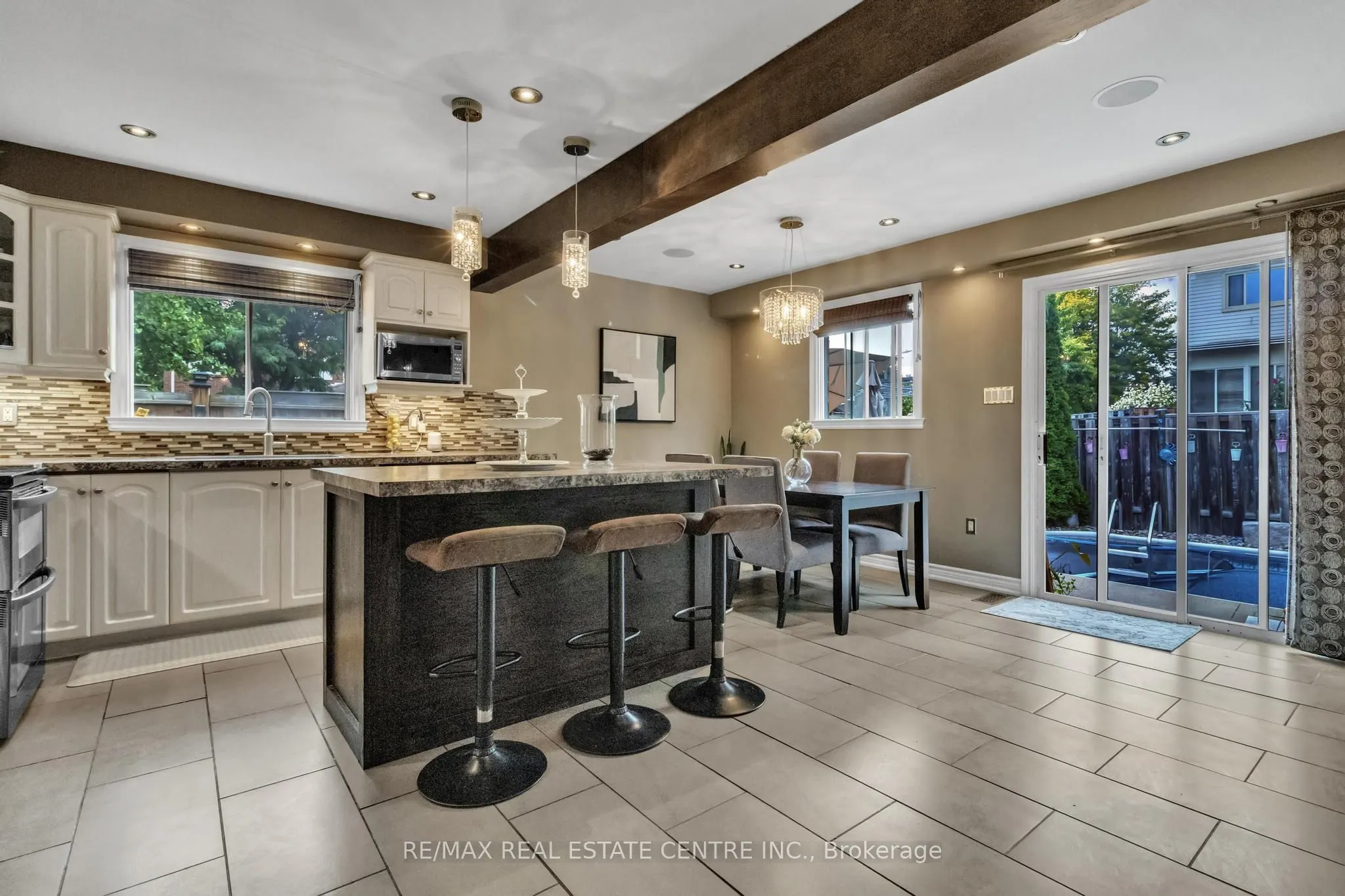 23 Oleander Crescent N