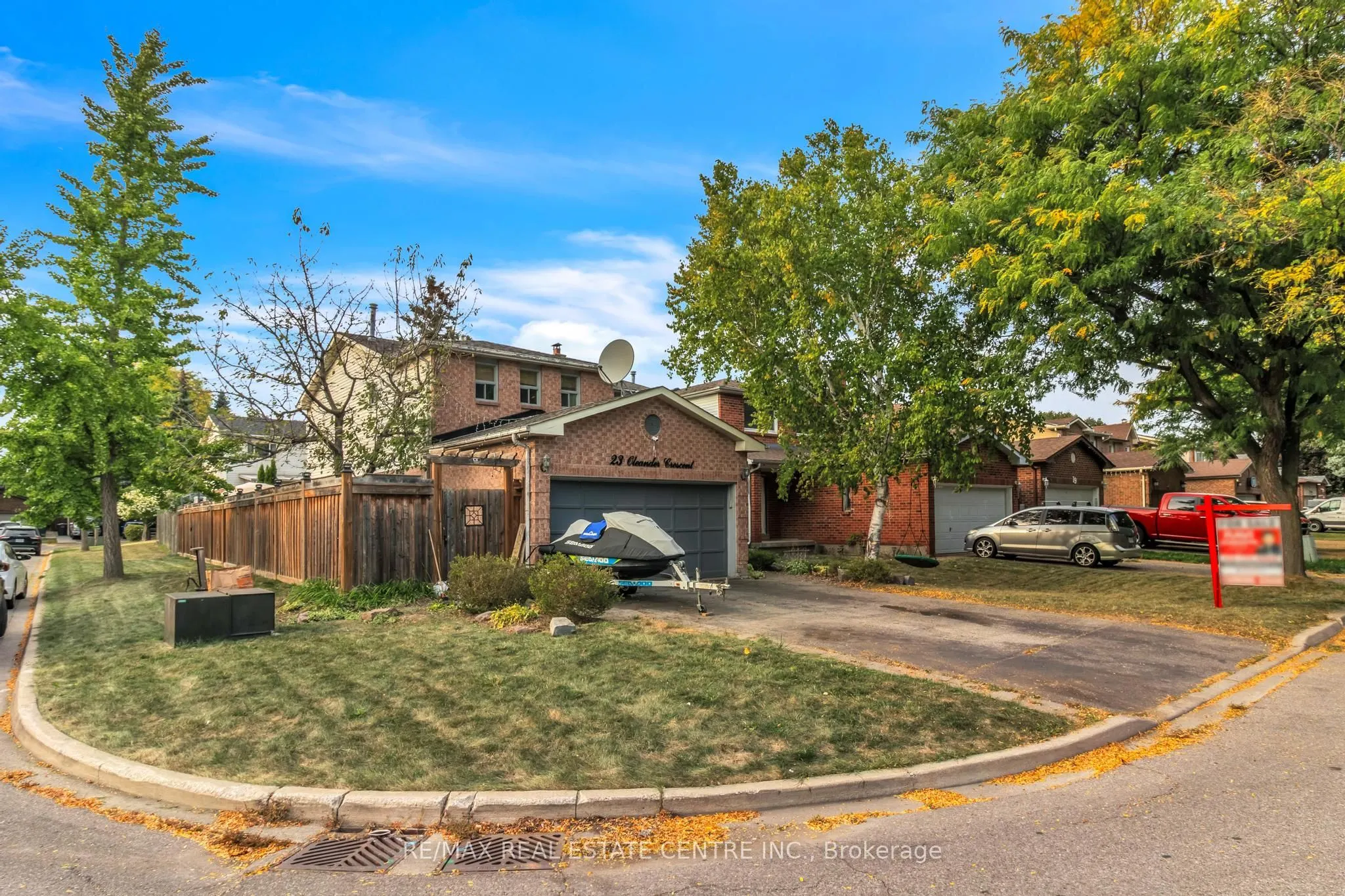 23 Oleander Crescent N