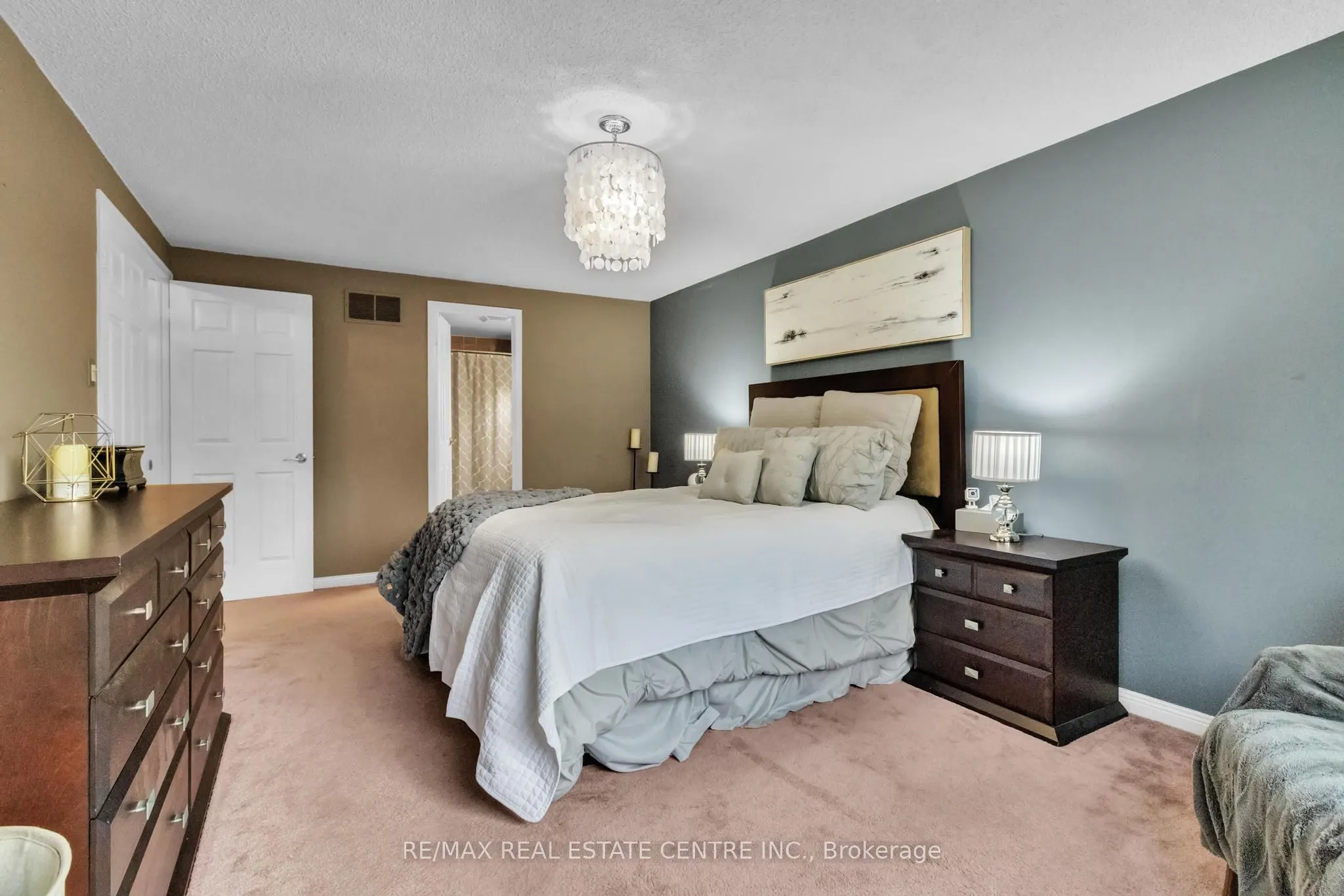 23 Oleander Crescent N