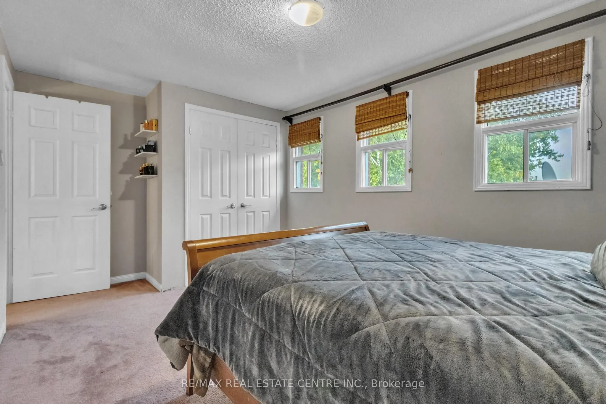 23 Oleander Crescent N