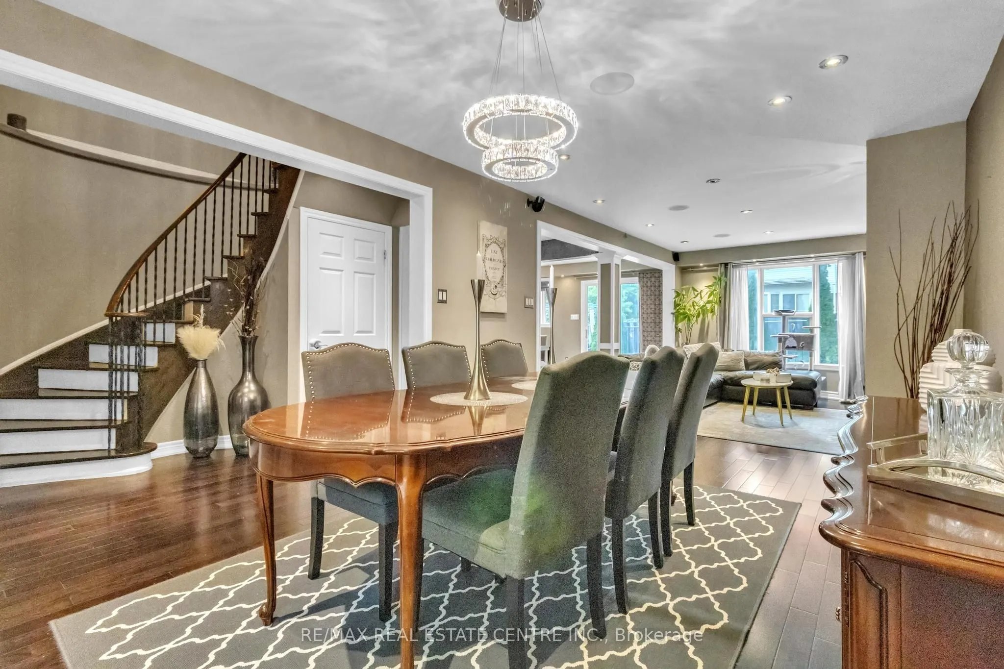 23 Oleander Crescent N