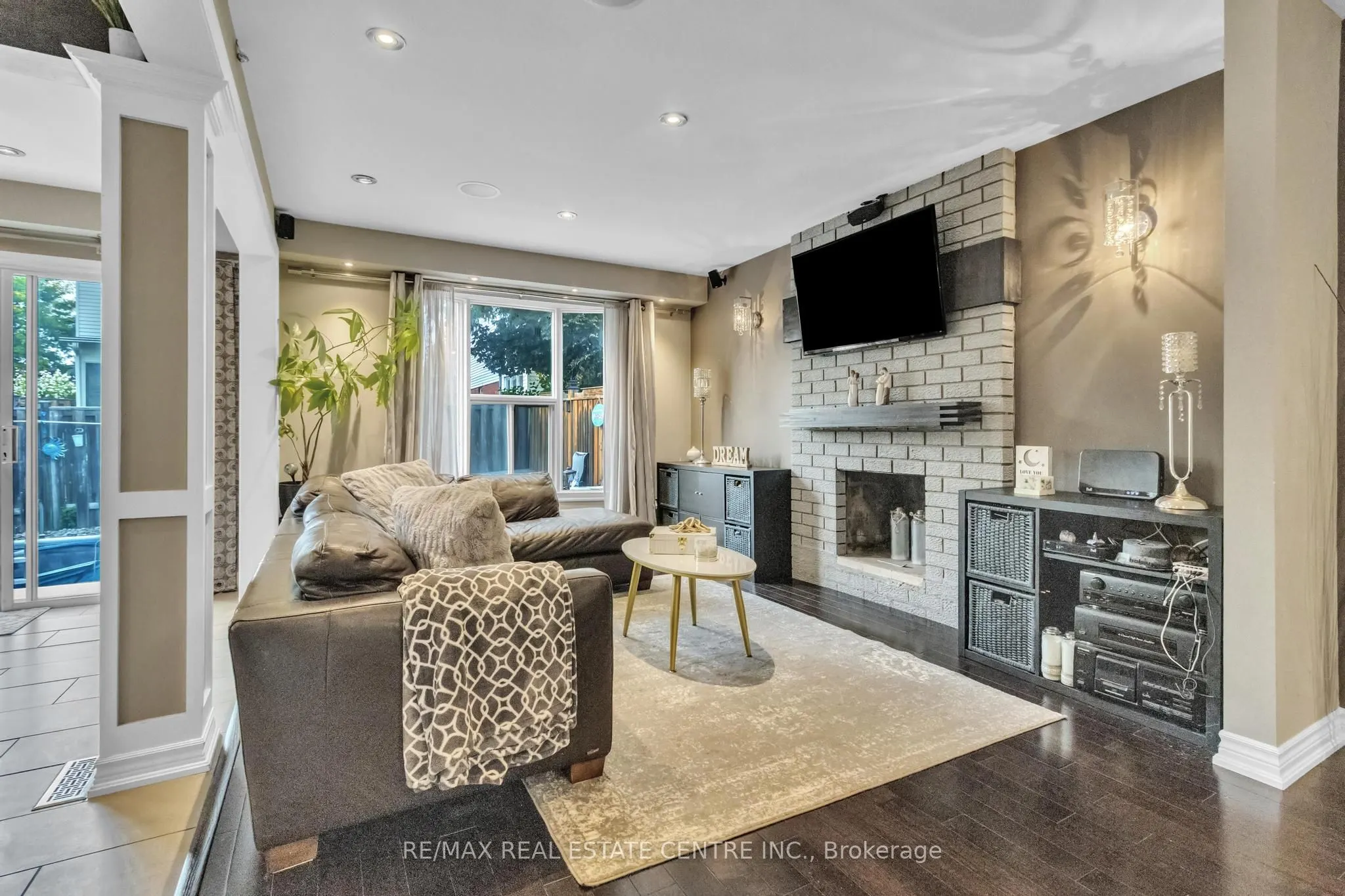 23 Oleander Crescent N