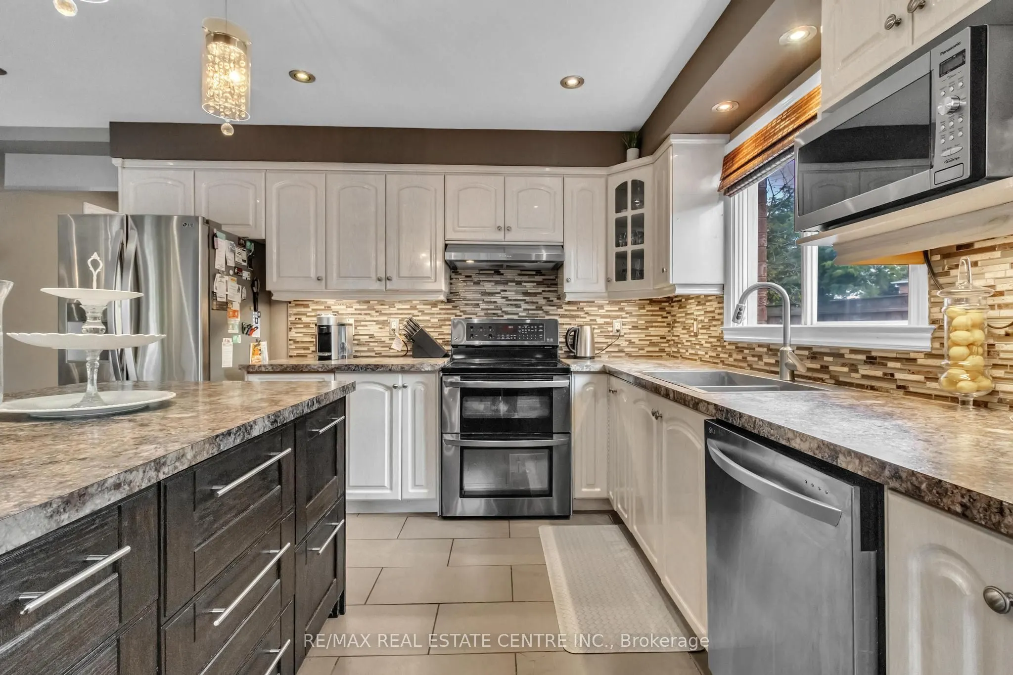 23 Oleander Crescent N
