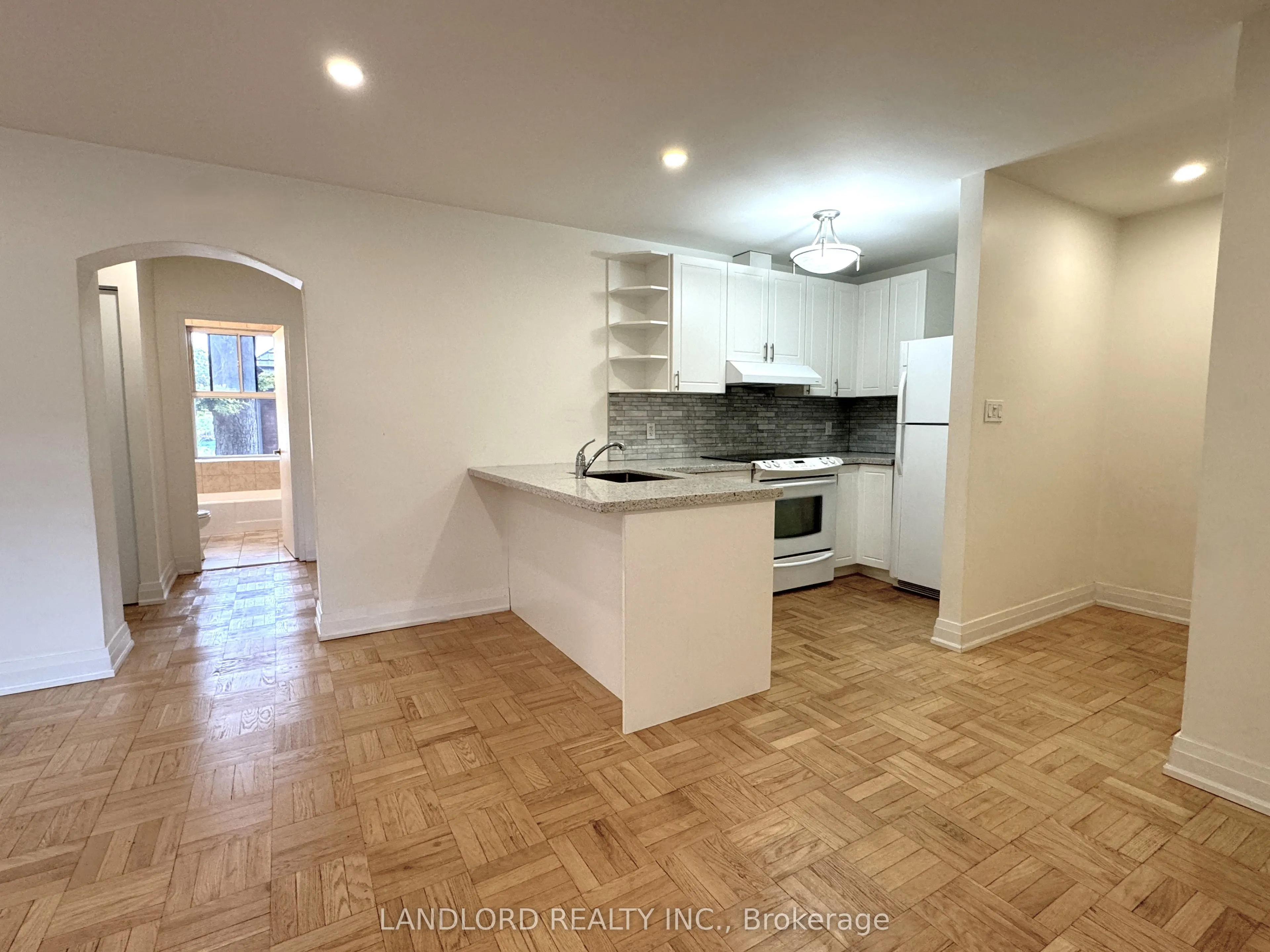 2696 Lake Shore Boulevard W, #4