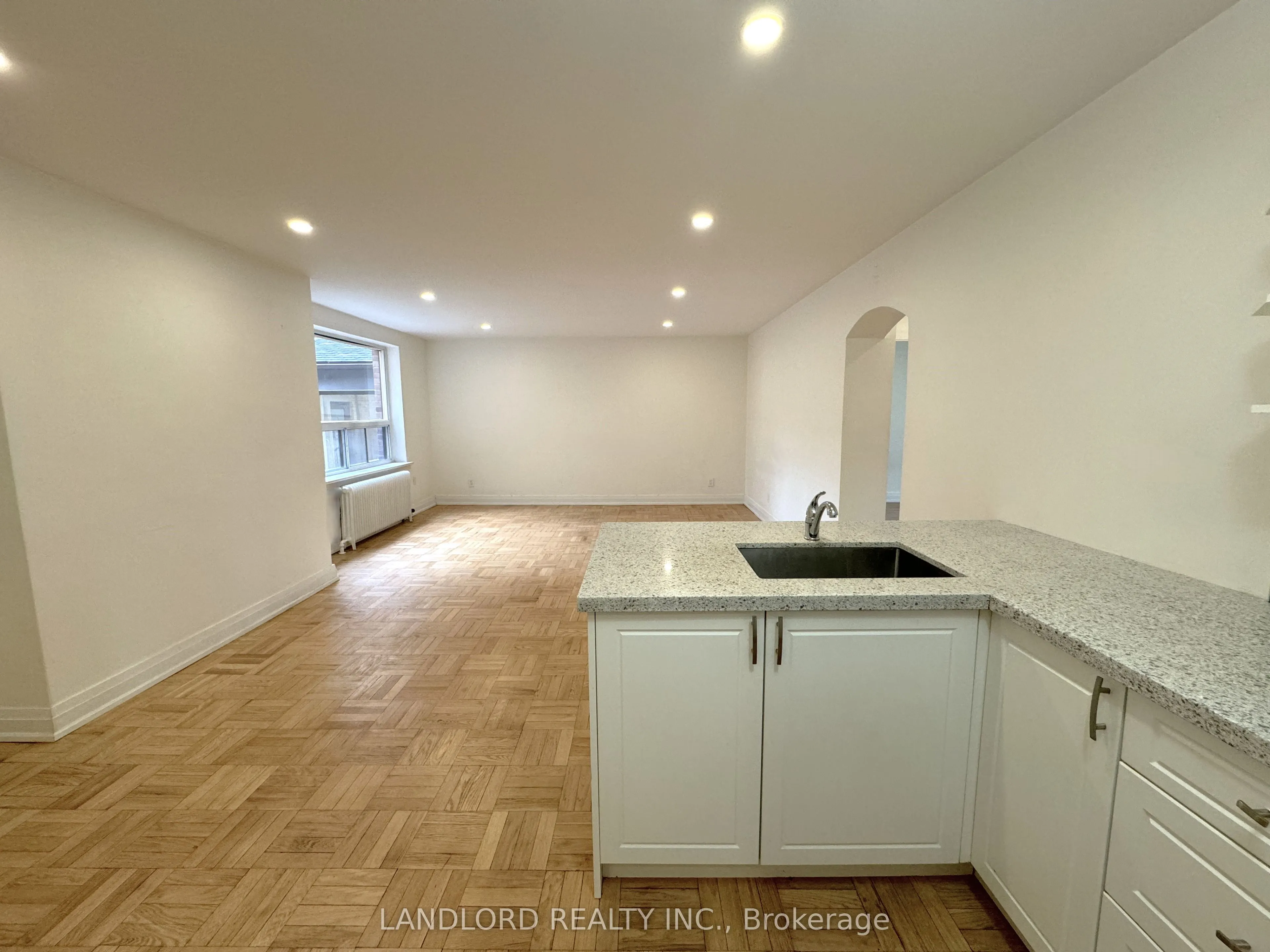 2696 Lake Shore Boulevard W, #4
