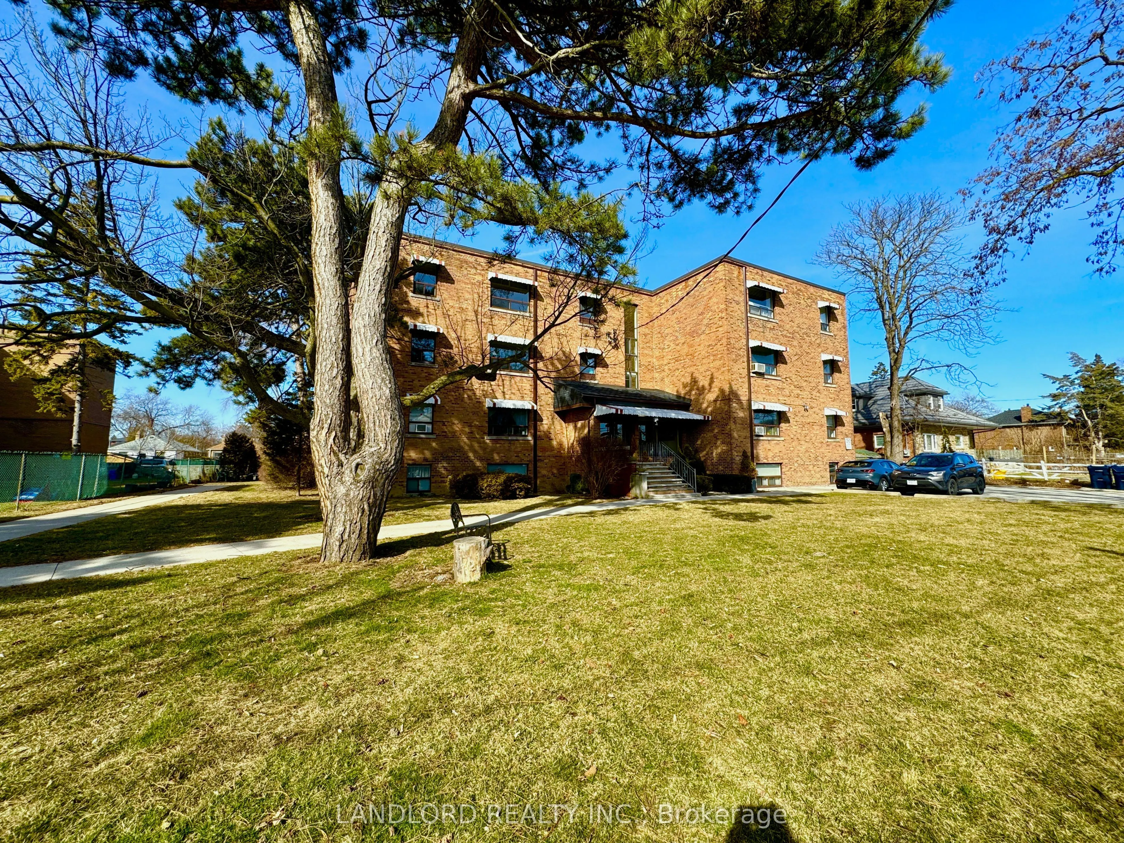 2696 Lake Shore Boulevard W, #4