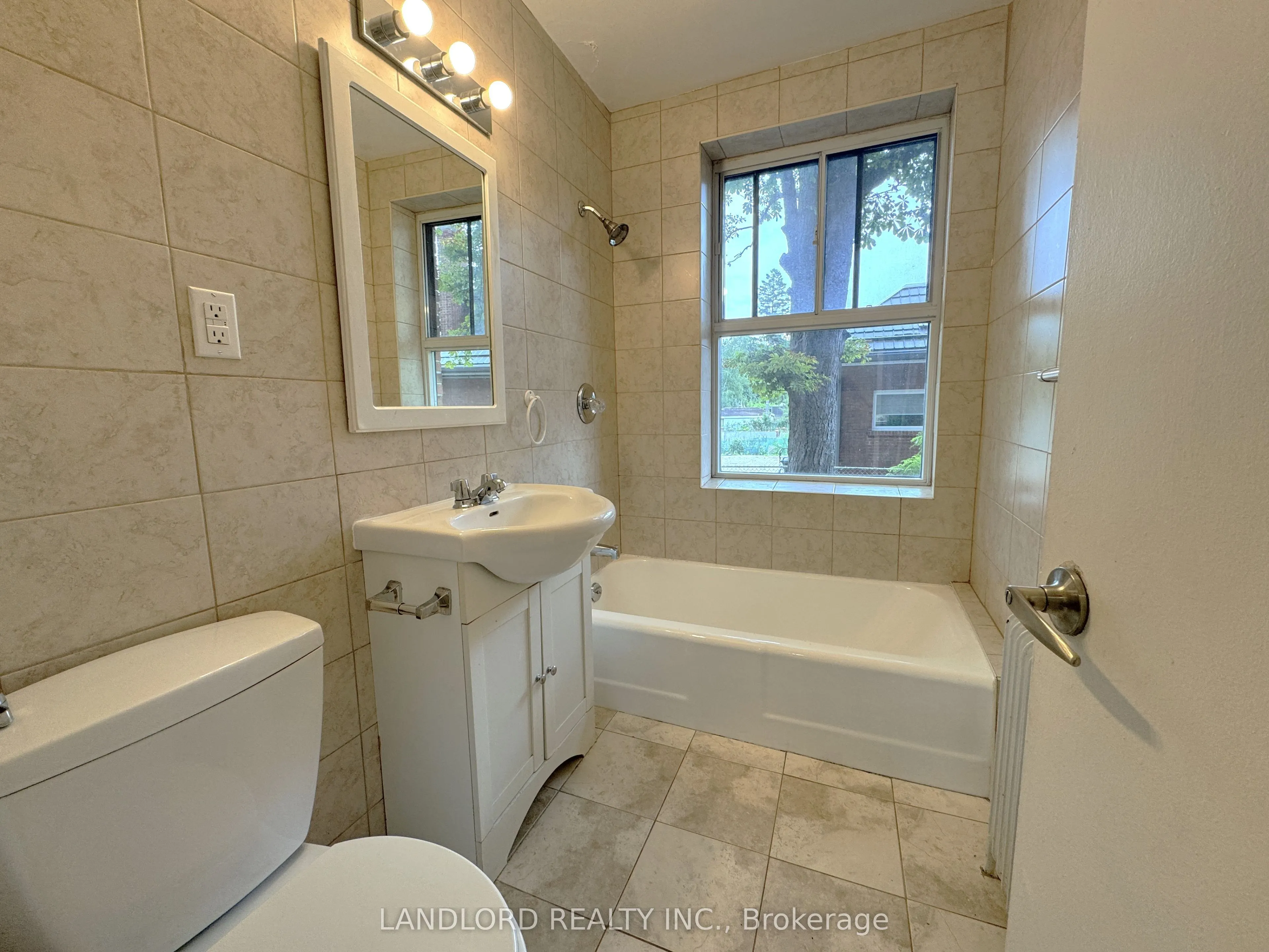 2696 Lake Shore Boulevard W, #4