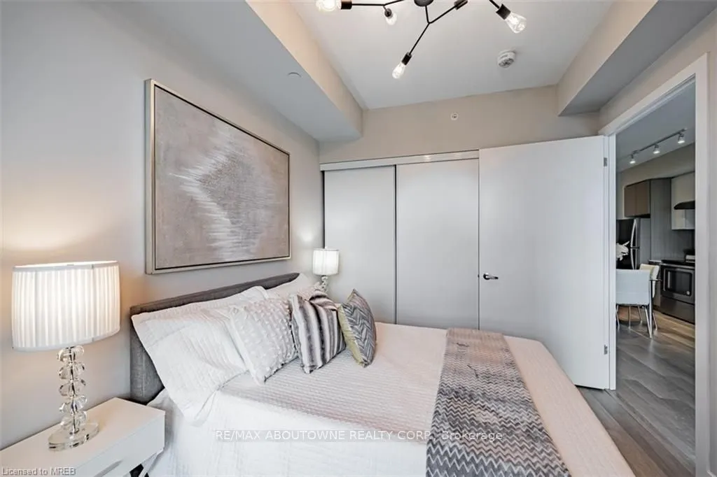 5240 DUNDAS Street, #B416