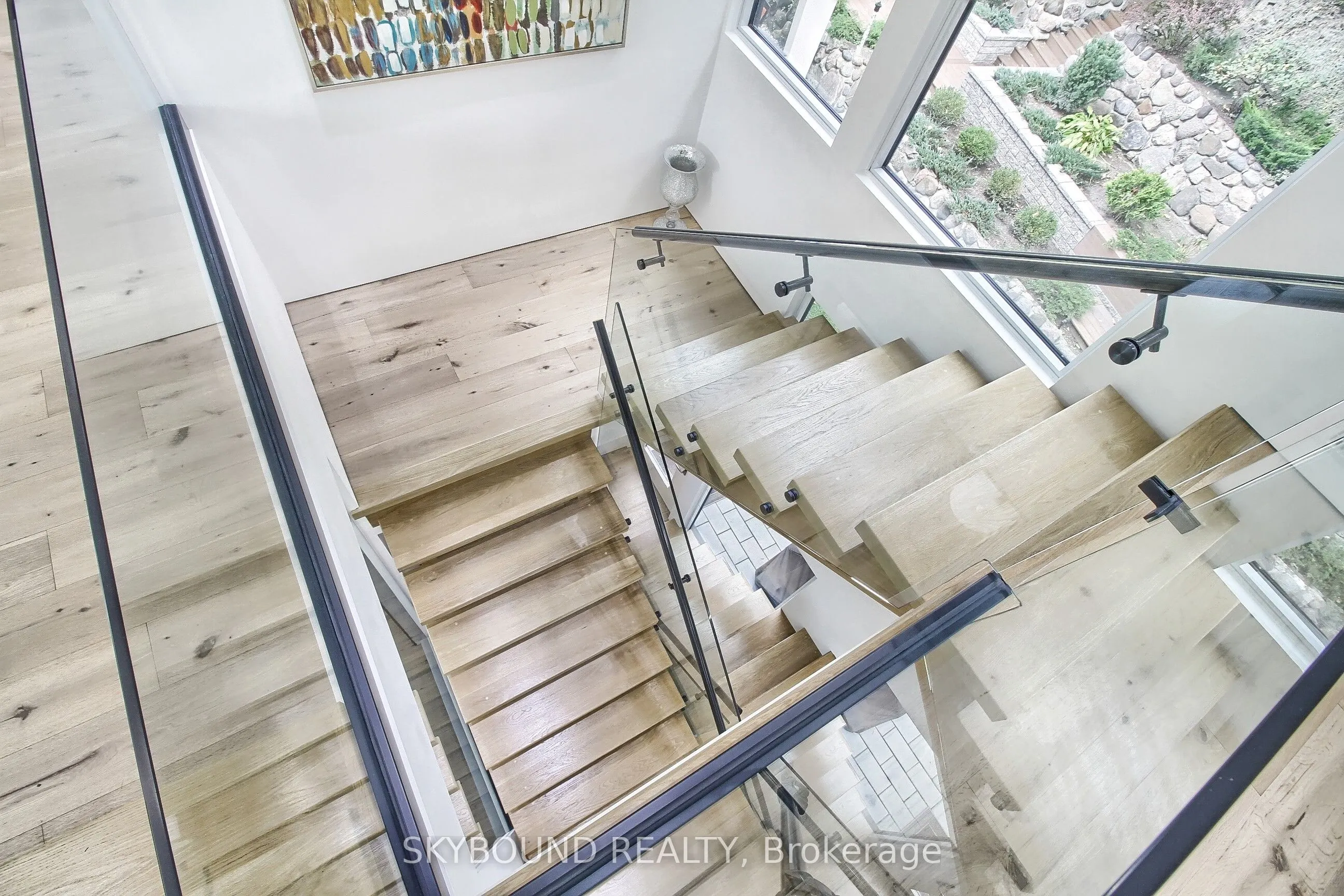 5 Hatton Court