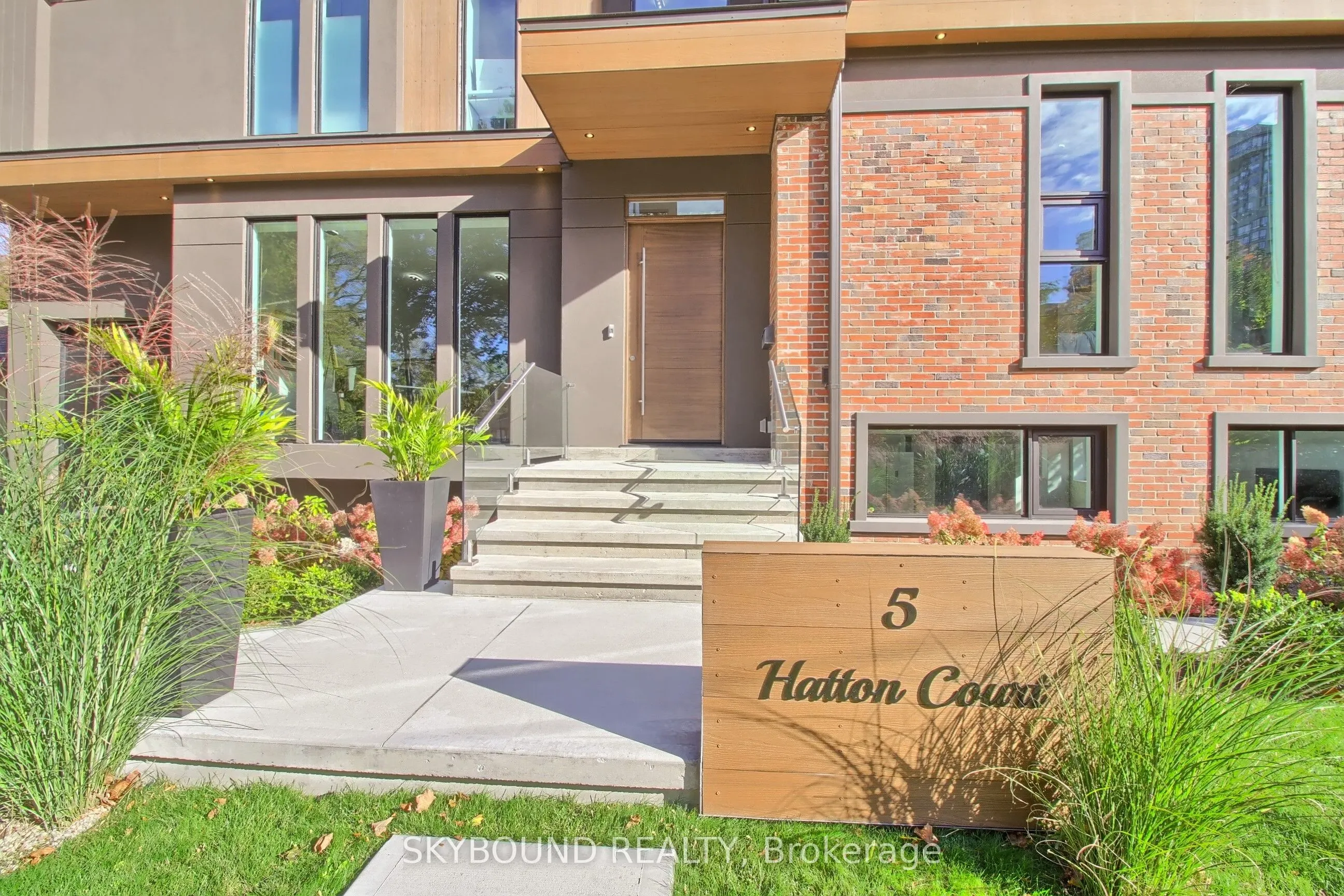 5 Hatton Court