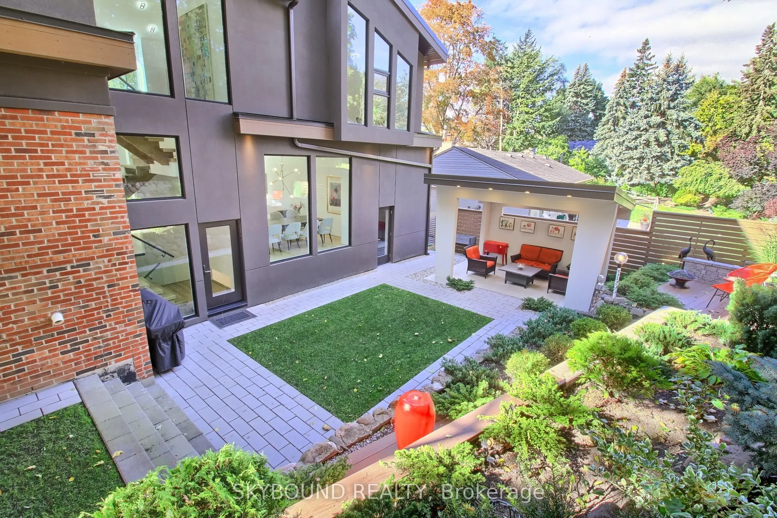 5 Hatton Court