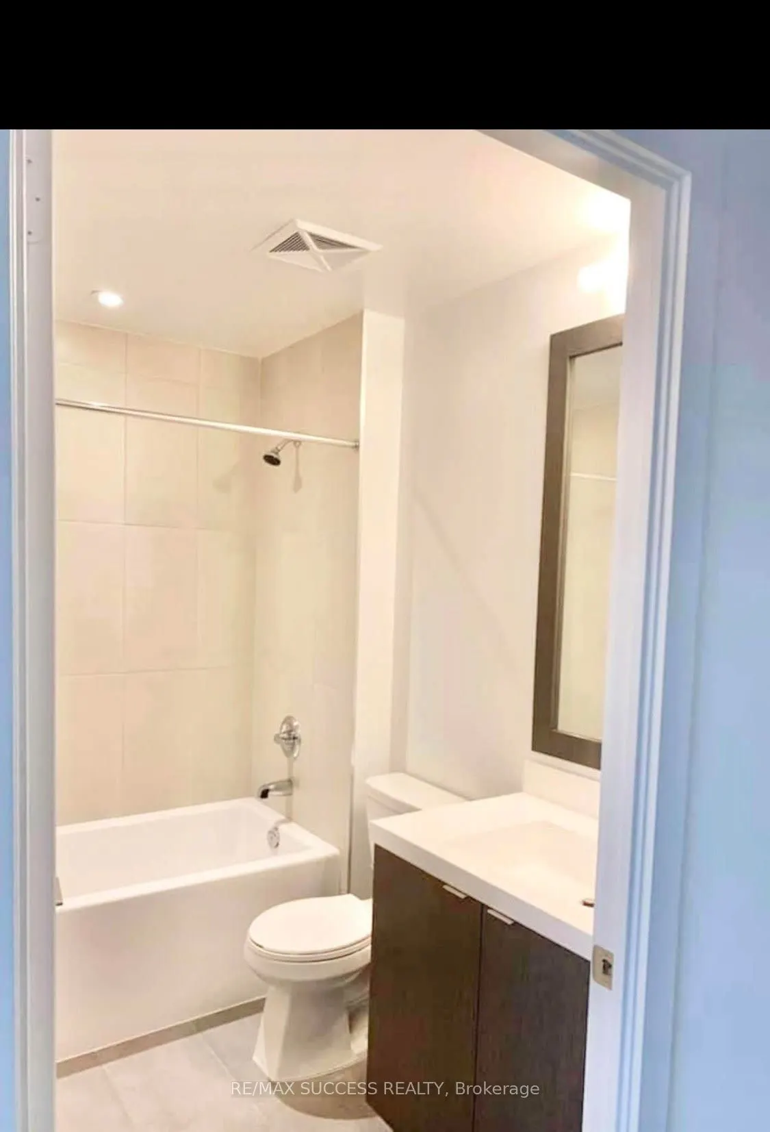 9 Mabelle Avenue, #2926