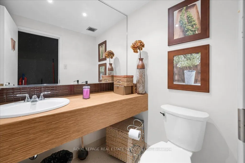 414 North Service Road E, #200