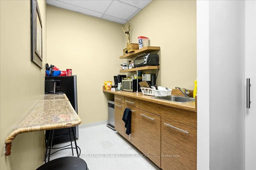 414 North Service Road E, #200