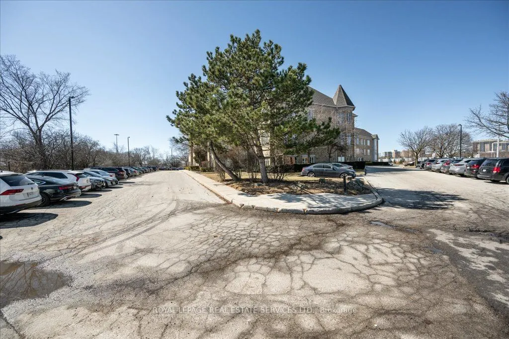 414 North Service Road E, #200